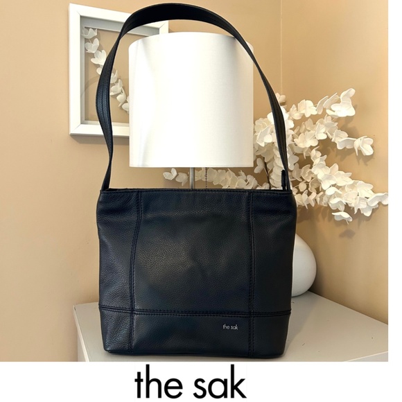 Like New! The Sak DeYoung Hobo Shoulder Bag in Black Leather - Picture 1 of 16